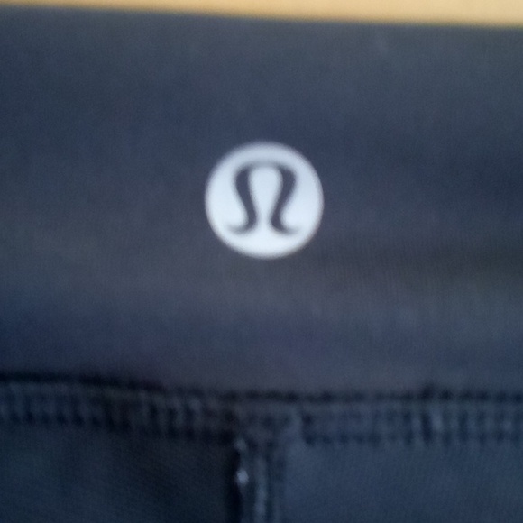 Lululemon Work Out Pants ..3/4 length - Picture 4 of 5